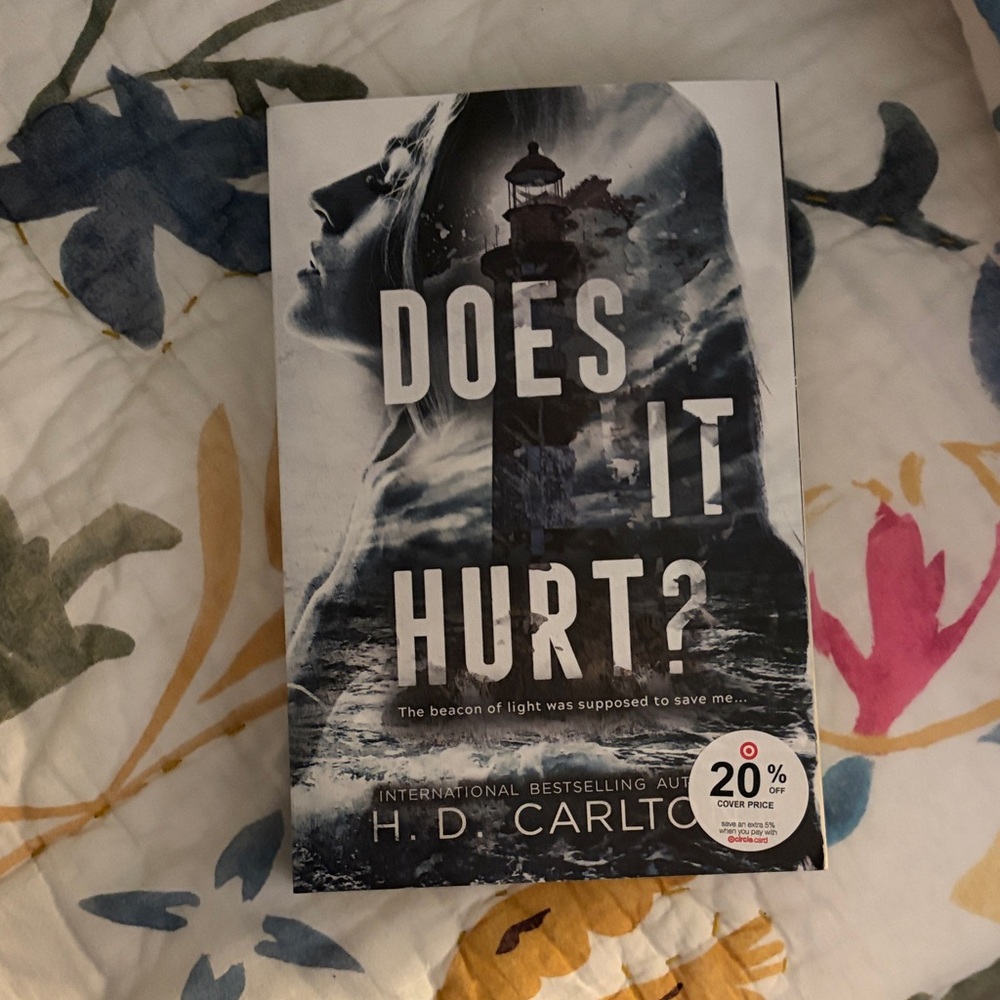 Does It Hurt? by H.D. Carlton - Paperback Thriller